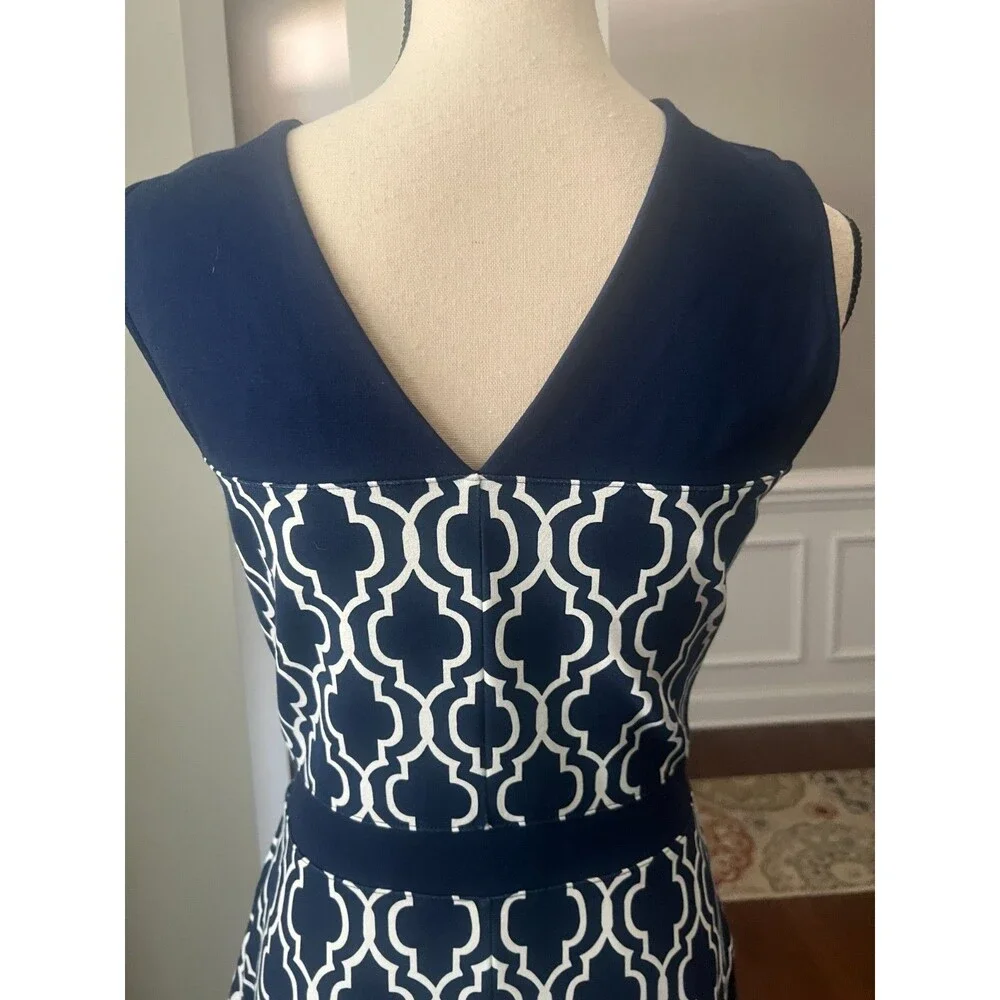 Women's Lands End Sleeveless Fit and Flare Blue White Geometric Knit Dress Sz 6